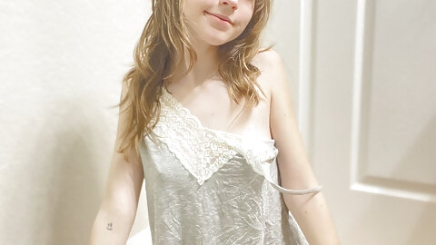 OnlyFans Teenzy Bella Nude Images